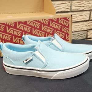 NWT Vans Kids Slip-On Sneakers in Sky Blue sz 1